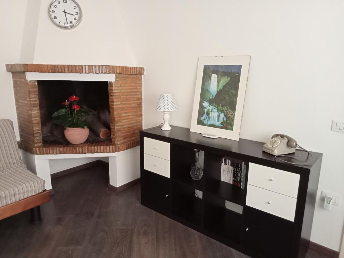 Casa Sofia - Appartamento Con Parcheggio Riservato Τέρνι Εξωτερικό φωτογραφία